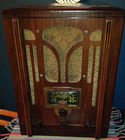 1939 table radio fully restored. functional